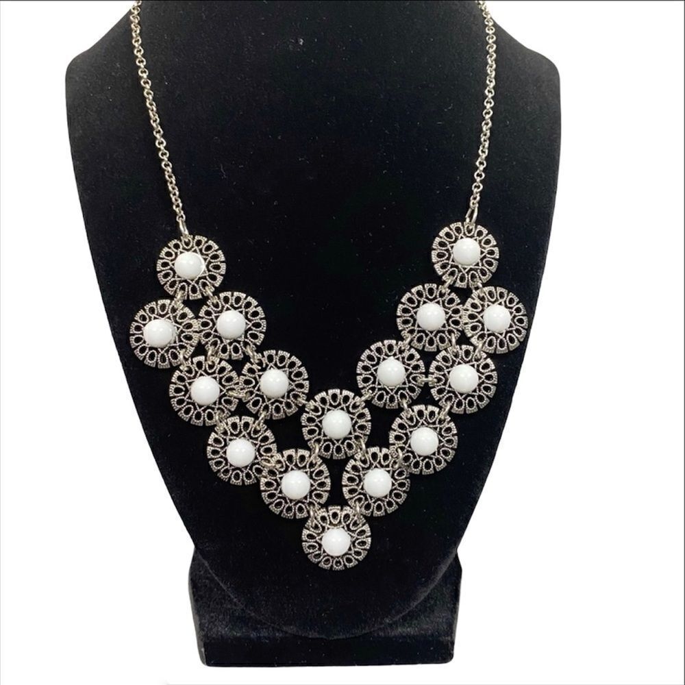 COLORS White & Silver Flower Statement Necklace Boho Y2K Preppy